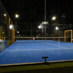 Comment installer un terrain de tennis dans une région très chaude ?